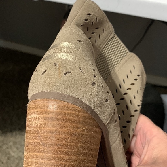 Toms‎ Majorca suede peep toe heel ankle bootie. Size 8.5 - Picture 13 of 14